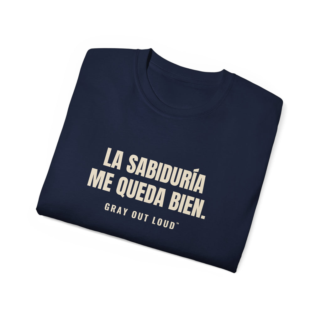 La Sabiduría Me Queda Bien Tee — Gray Out Loud (Spanish)