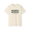 Envejecer Es un Privilegio Tee — Gray Out Loud (Spanish)