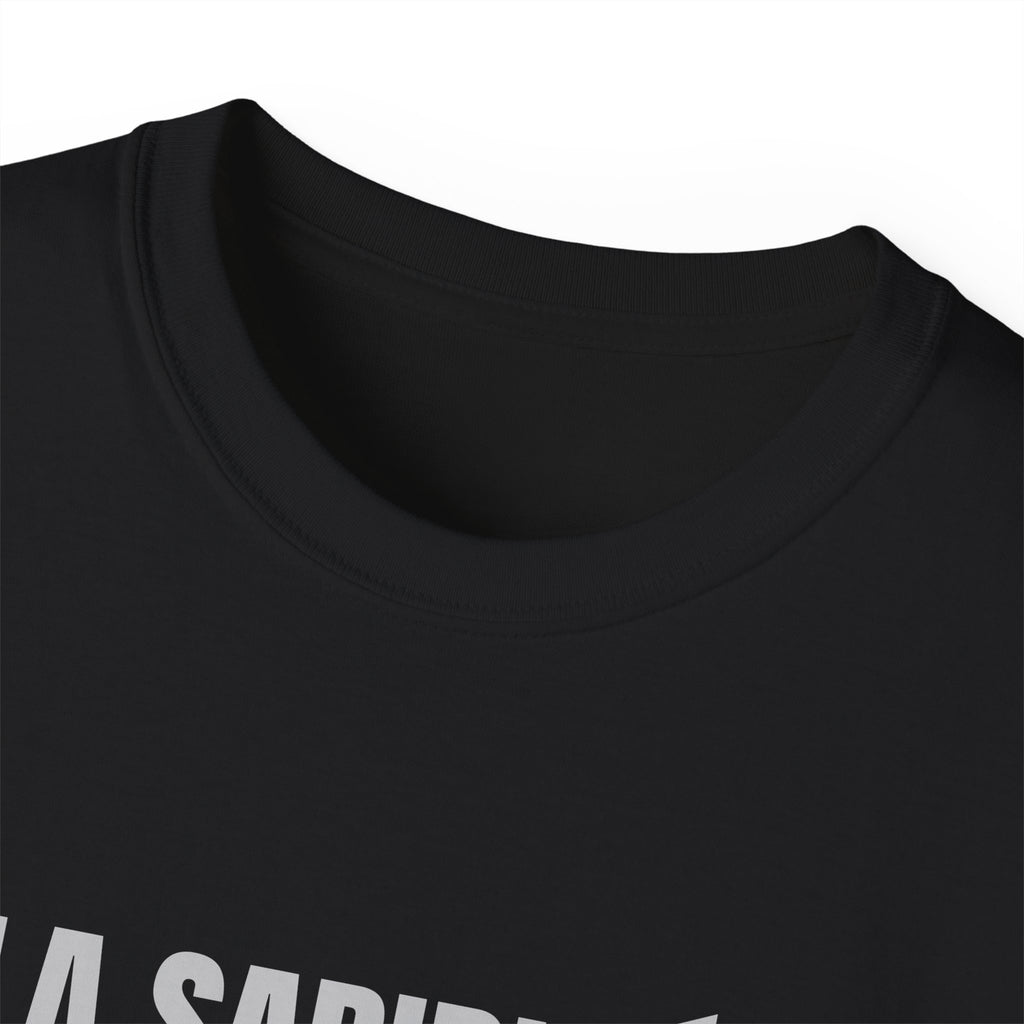 La Sabiduría Me Queda Bien Tee — Gray Out Loud (Spanish)